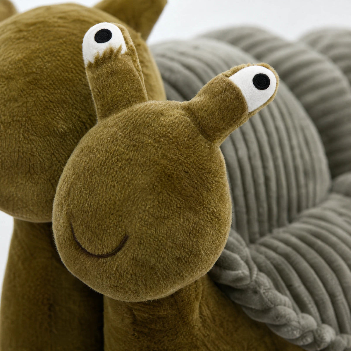 Snail Plush Toy with Corduroy Shell and Big Eyes - Détail matière