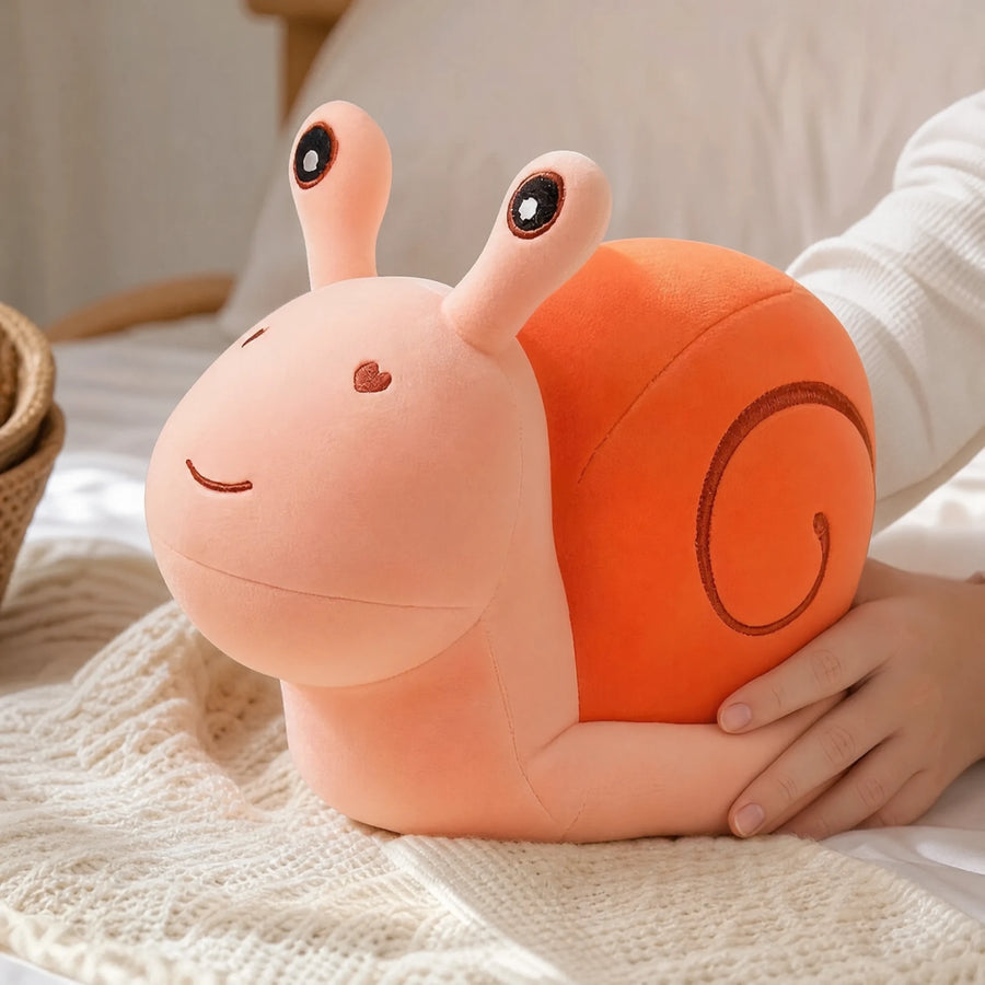 Snail Plush Toy with Heart Detail and Soft Cotton - Utilisation du produit