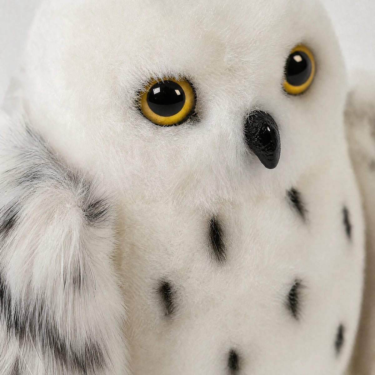 Snowy Owl Plush with Realistic Feather Details - Détail matière