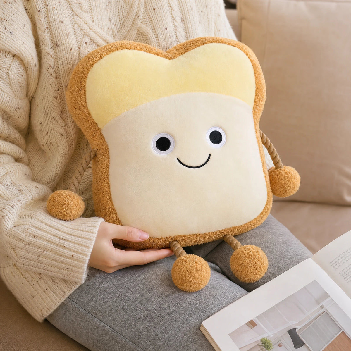 Toast Plush Pillow with Happy and Sad Face Designs - Utilisation du produit