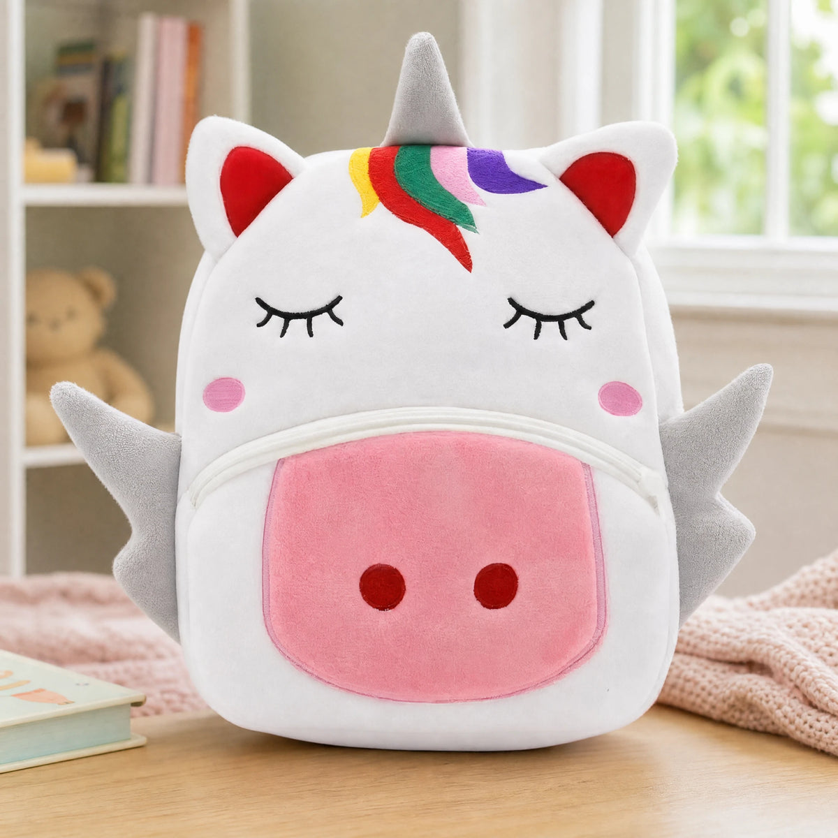 Unicorn Backpack Plush with Rainbow Mane and Wings - Utilisation du produit
