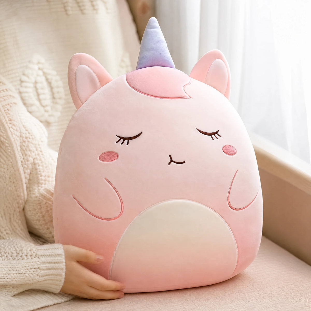 Unicorn Plush Pillow with Hidden Blanket Compartment - Utilisation du produit