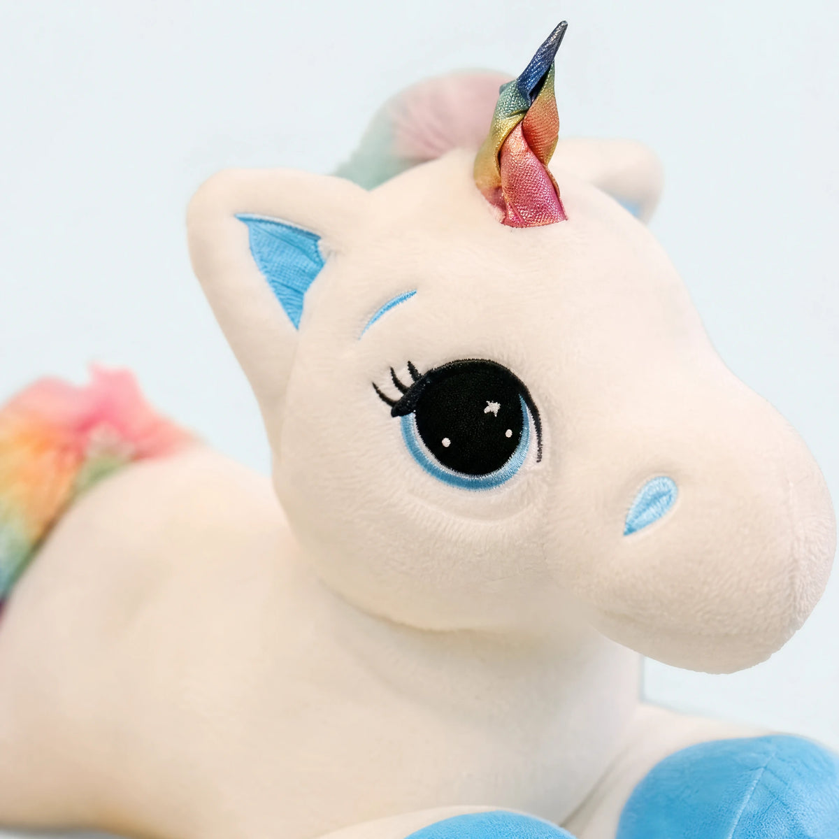 Unicorn Plush Toy with Rainbow Mane and Blue Hooves - Détail matière