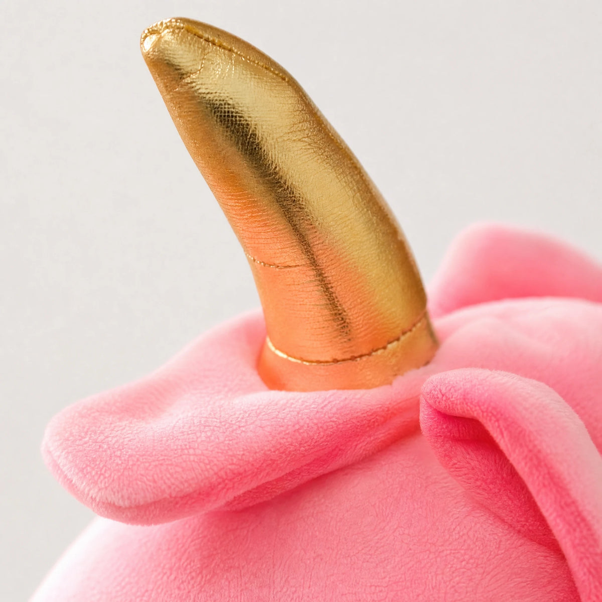 Unicorn Plush with Golden Horn and Star Details - Détail matière