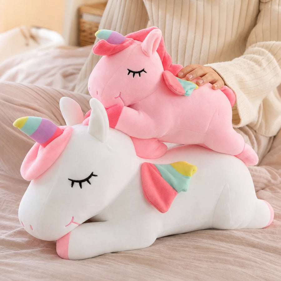 Unicorn Plush with Rainbow Mane and Lying Pose - Utilisation du produit
