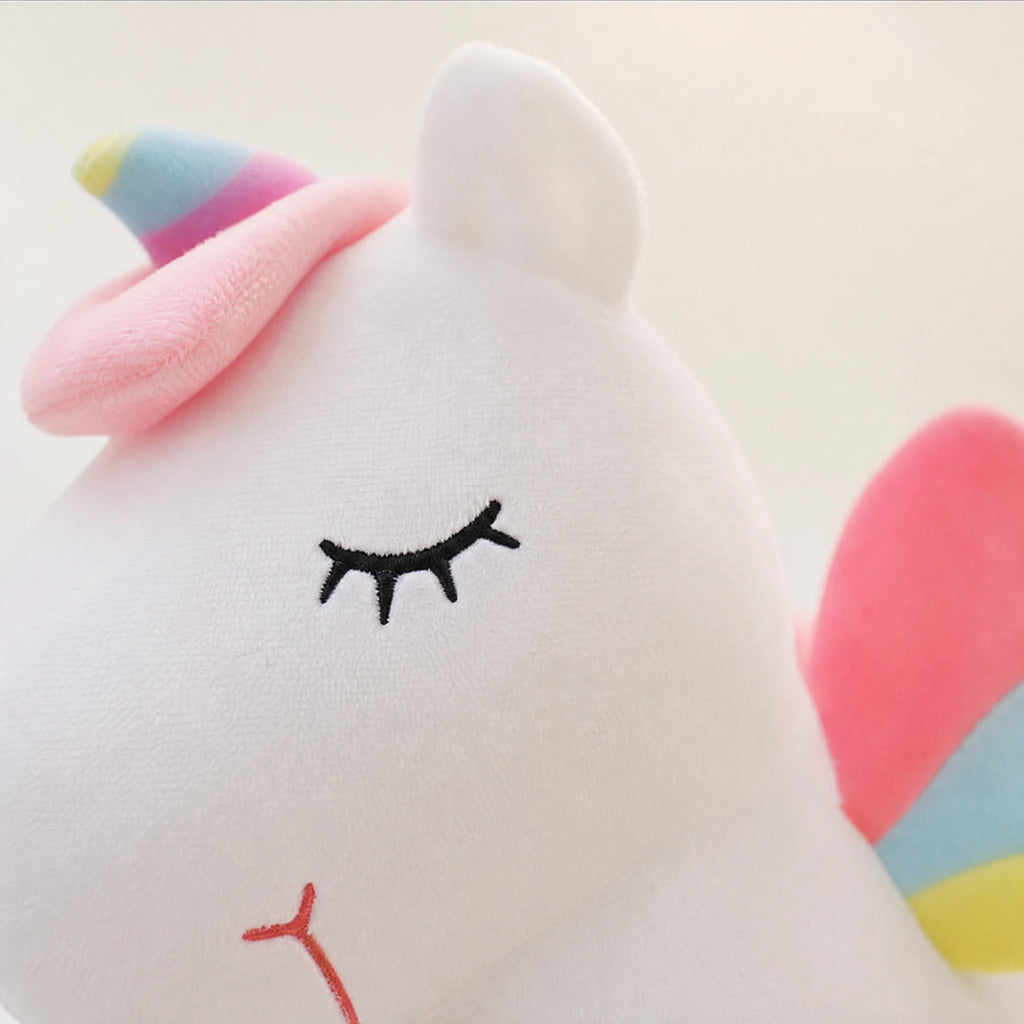 Unicorn Plush with Rainbow Wings and Pastel Details - Détail matière