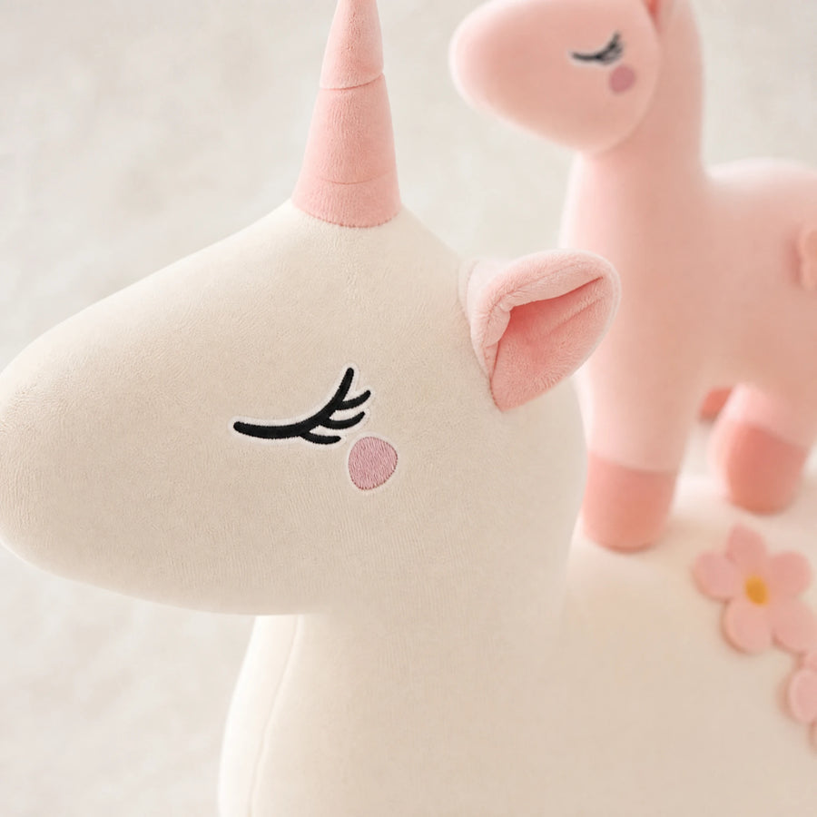 Unicorn Plush with Soft Cotton and Floral Details - Détail matière