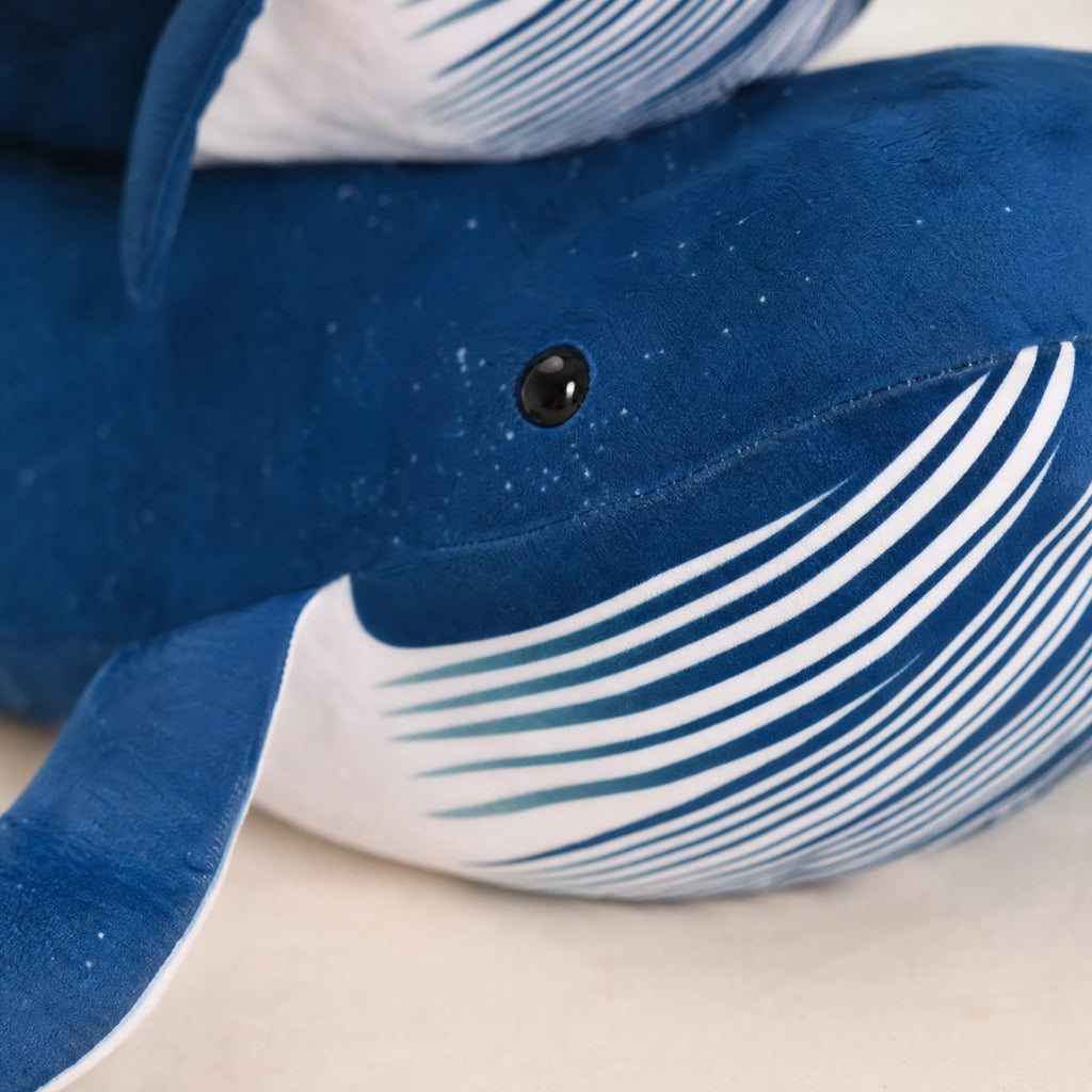 Whale Plush Giant Humpback with Starry Blue Design - Détail matière