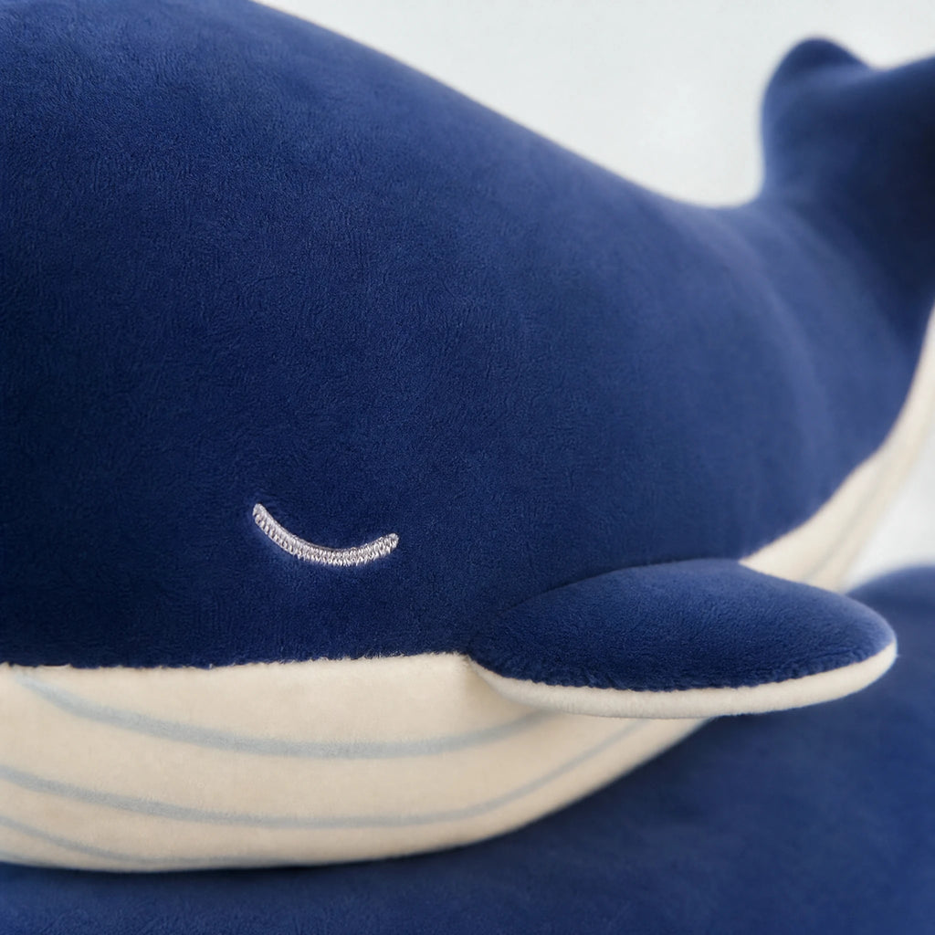 Whale Plush Toy – Soft Navy Blue Stuffed Whale in 3 Sizes - Détail matière