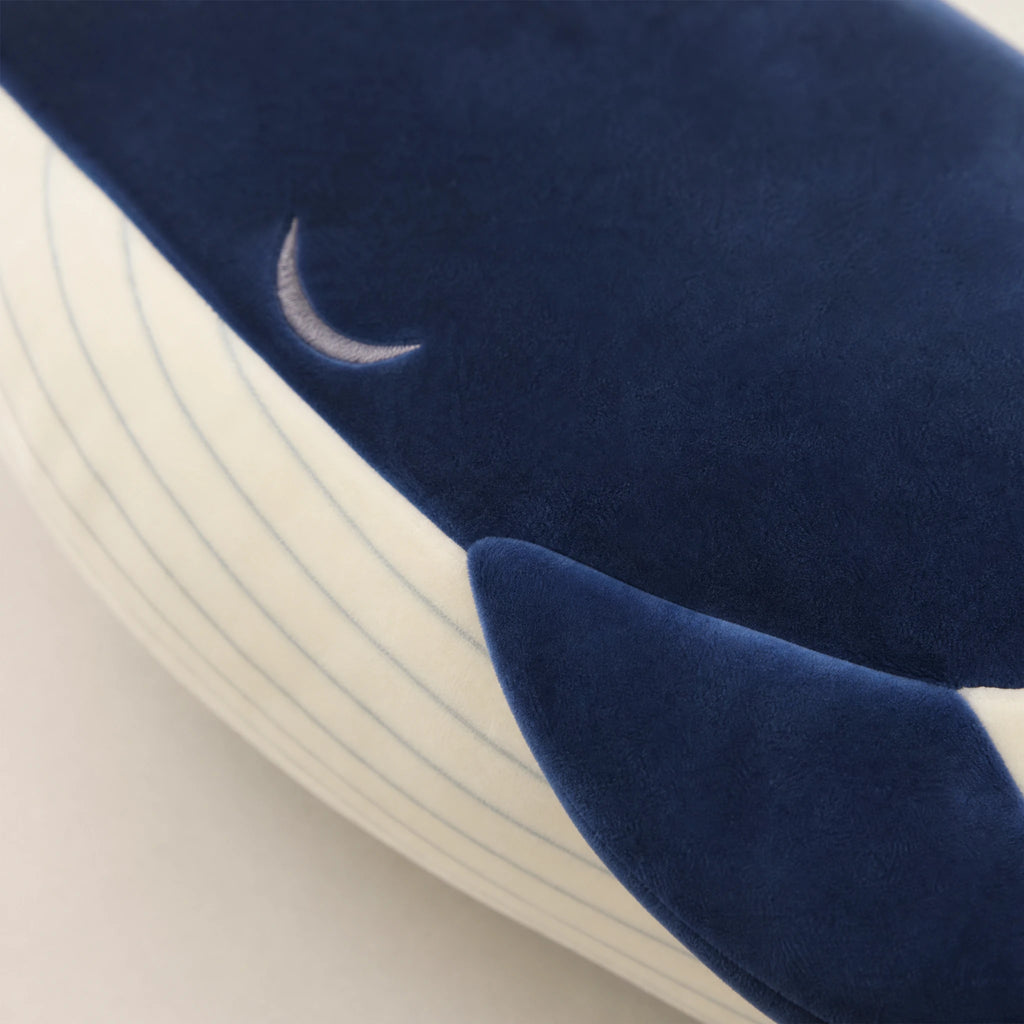 Whale Plush with Blue and White Design - Détail matière