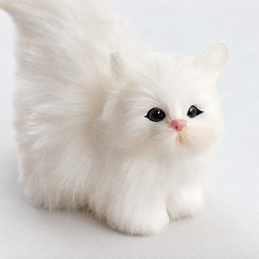 White Cat Plush with Long Fluffy Fur - Détail matière