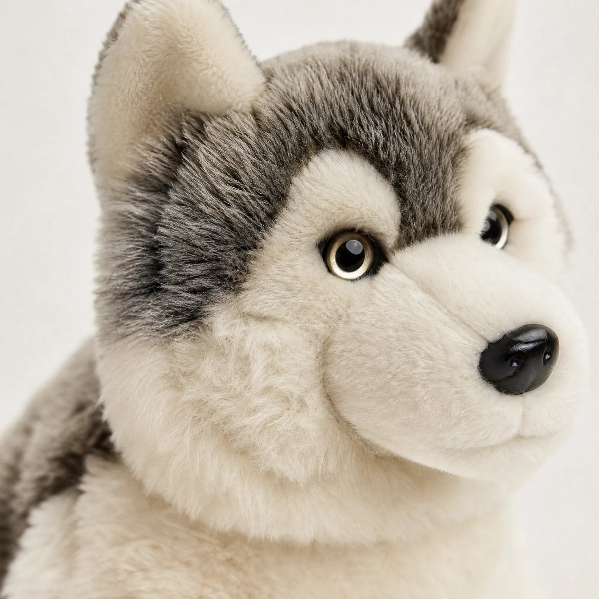 Wolf Plush with Realistic Gray Fur and Soft Texture - Détail matière