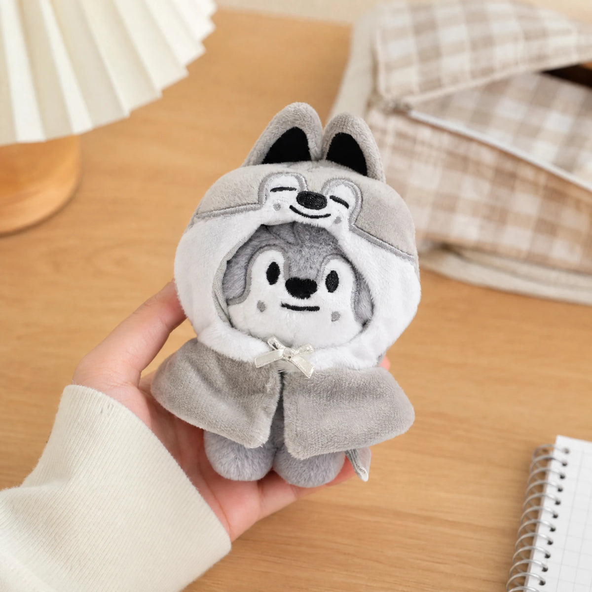 Wolf Plush with Removable Gray Hood and Soft Fabric - Utilisation du produit